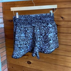 Angie Women’s High-Waisted Shorts, Sz L